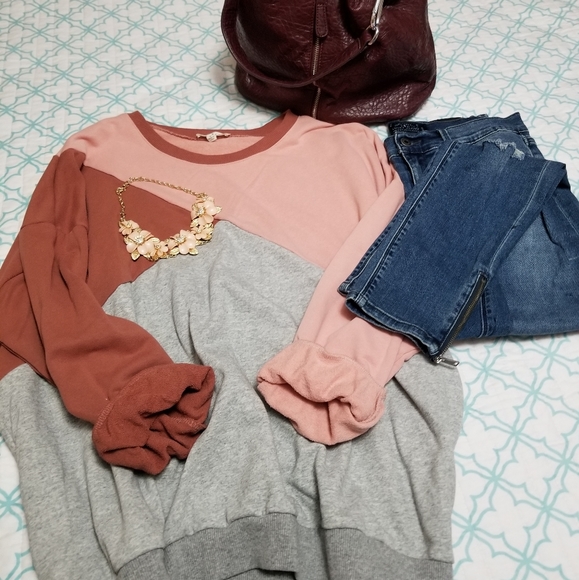 Colorblock Oversized Sweatshirt - Picture 2 of 7